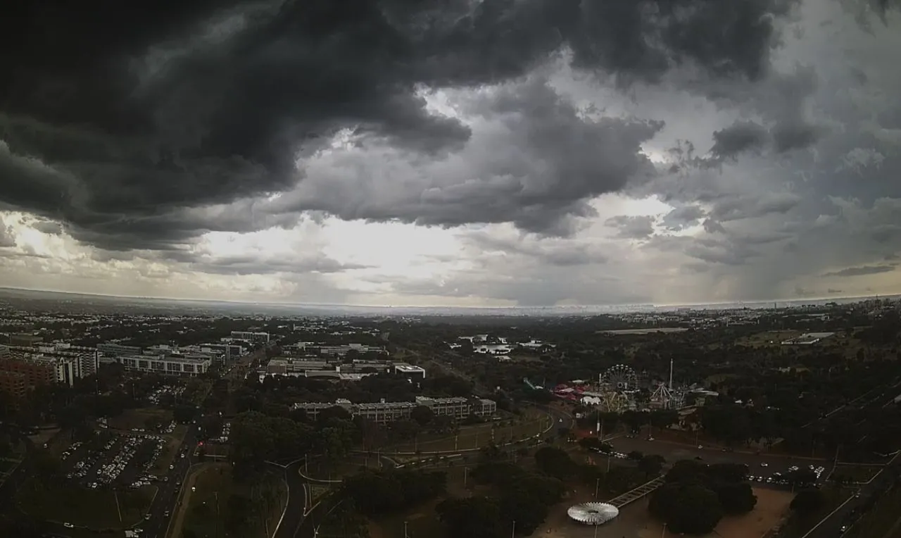 Avanço de chuva intensa em Brasília 
